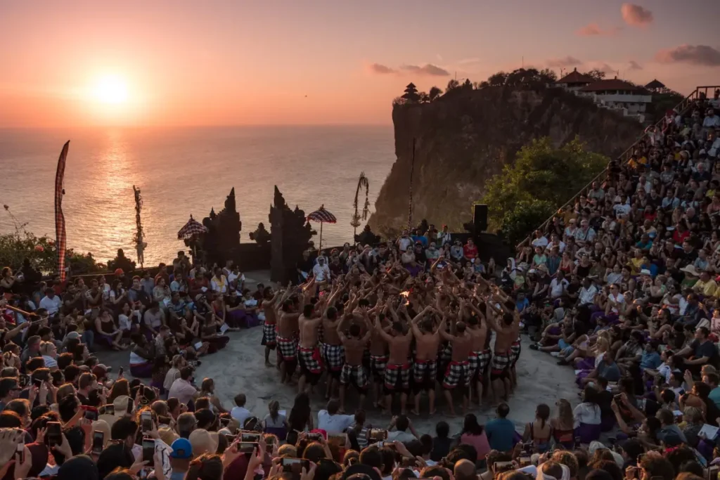 bali-crowd