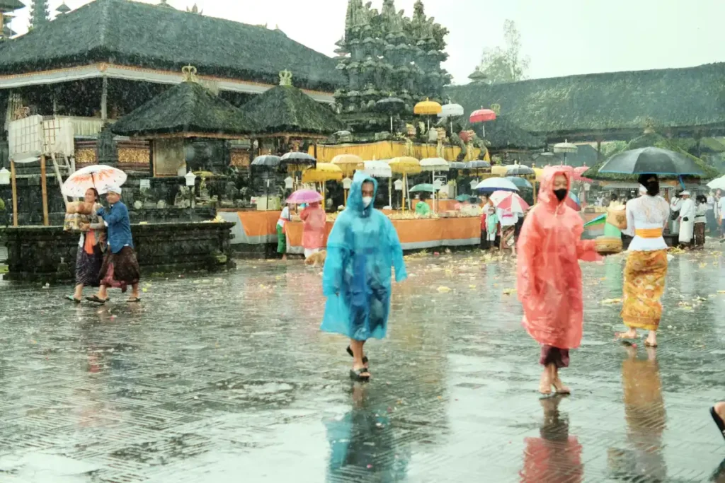 what-to-wear-in-bali-rain