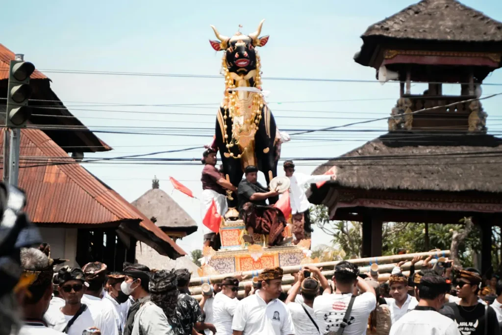Lembu: an animal-shaped sarcophagus
