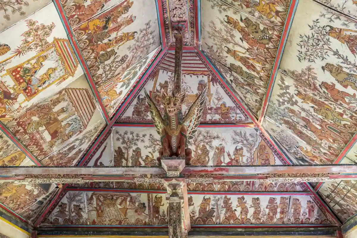 These vibrant paintings showcase narratives that reflect the Balinese concepts of karma and ethics