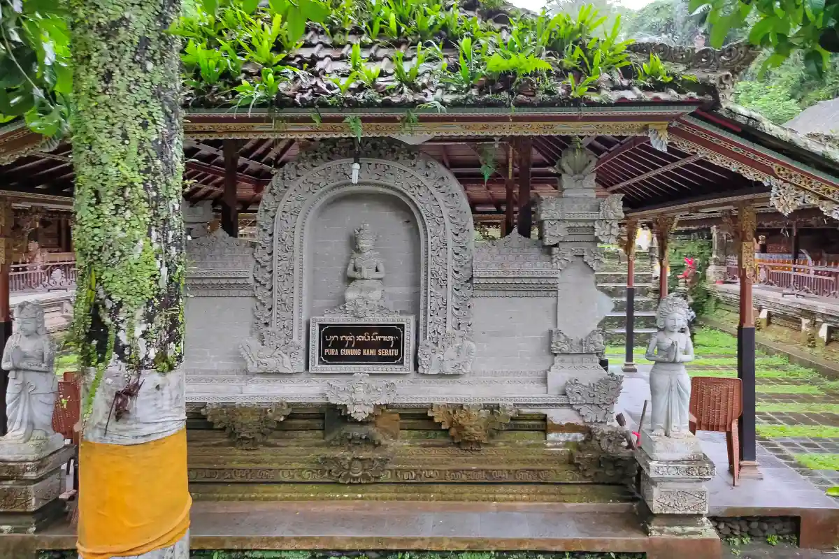 Gunung Kawi Temple Statue