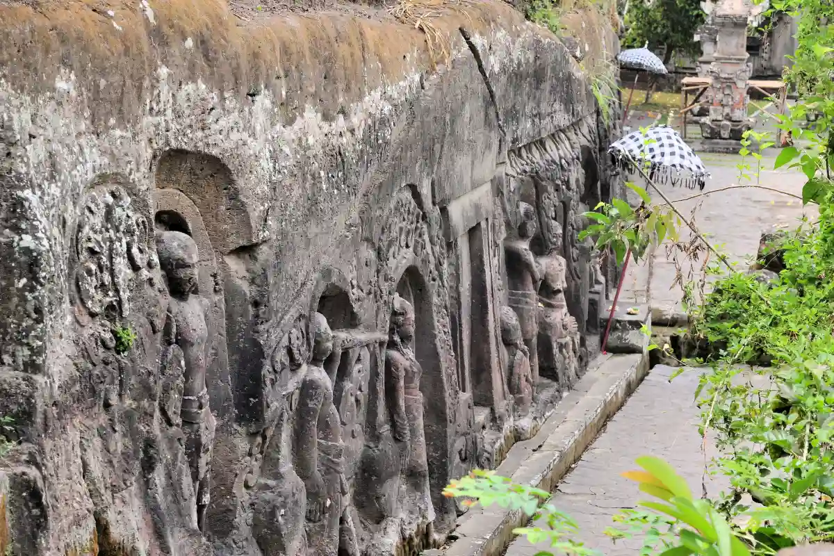 Yeh Pulu Walls