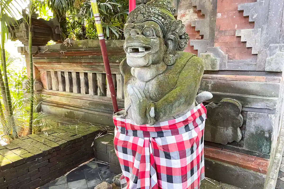 Bedogol statue