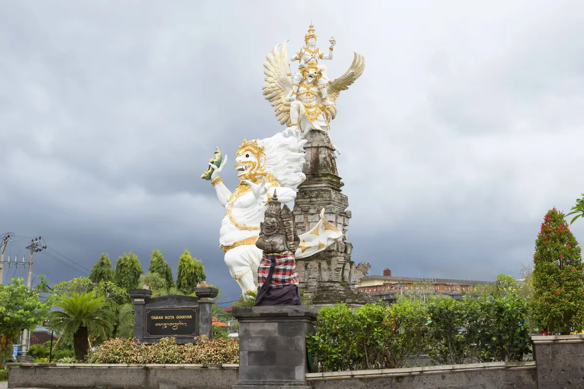 Hnuman statue
